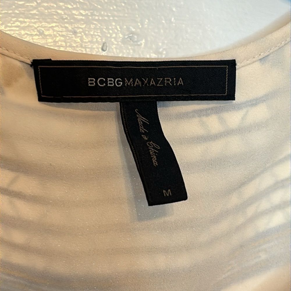 BCBG MaxAZRIA Women’s Light cream sleeveless patterned blouse cut out back med - Picture 4 of 6